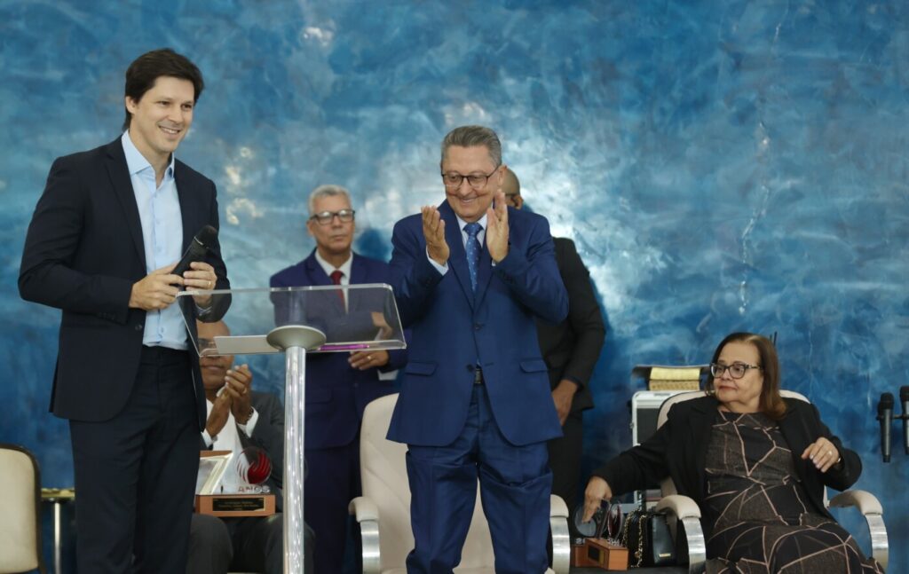 daniel-vilela-prestigia-aniversario-de-70-anos-da-assembleia-de-deus-–-campo-pedro-ludovico