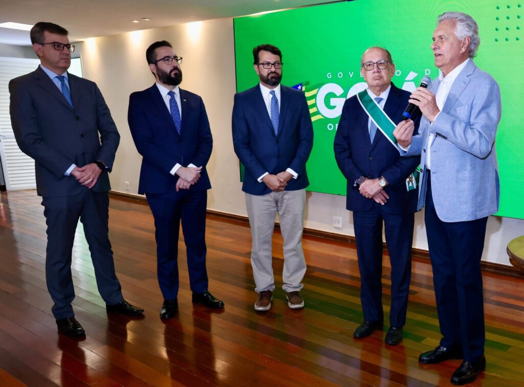 governo-de-goias-concede-comenda-ao-ministro-gilmar-mendes