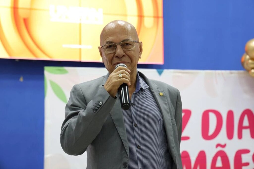 com-historico-de-polemicas,-professor-alcides-evita-debates-em-aparecida