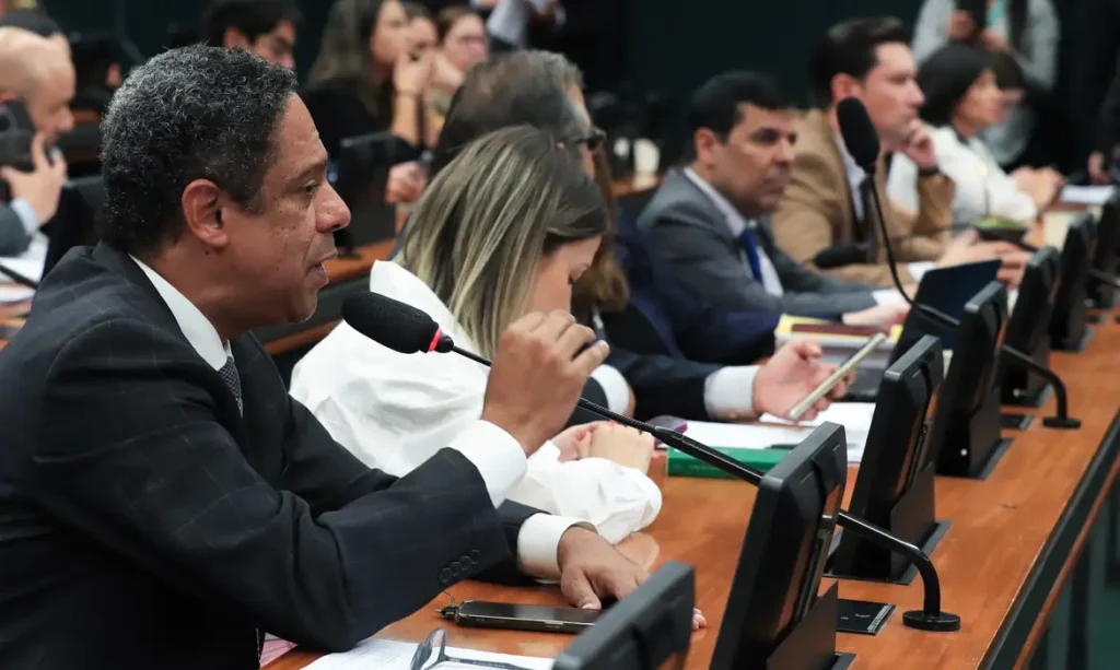 projetos-que-limitam-acao-do-stf-avancam-na-camara-dos-deputados