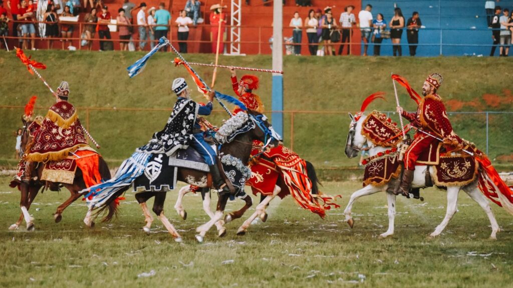corumba-e-pilar-de-goias-recebem-circuito-das-cavalhadas-no-feriado