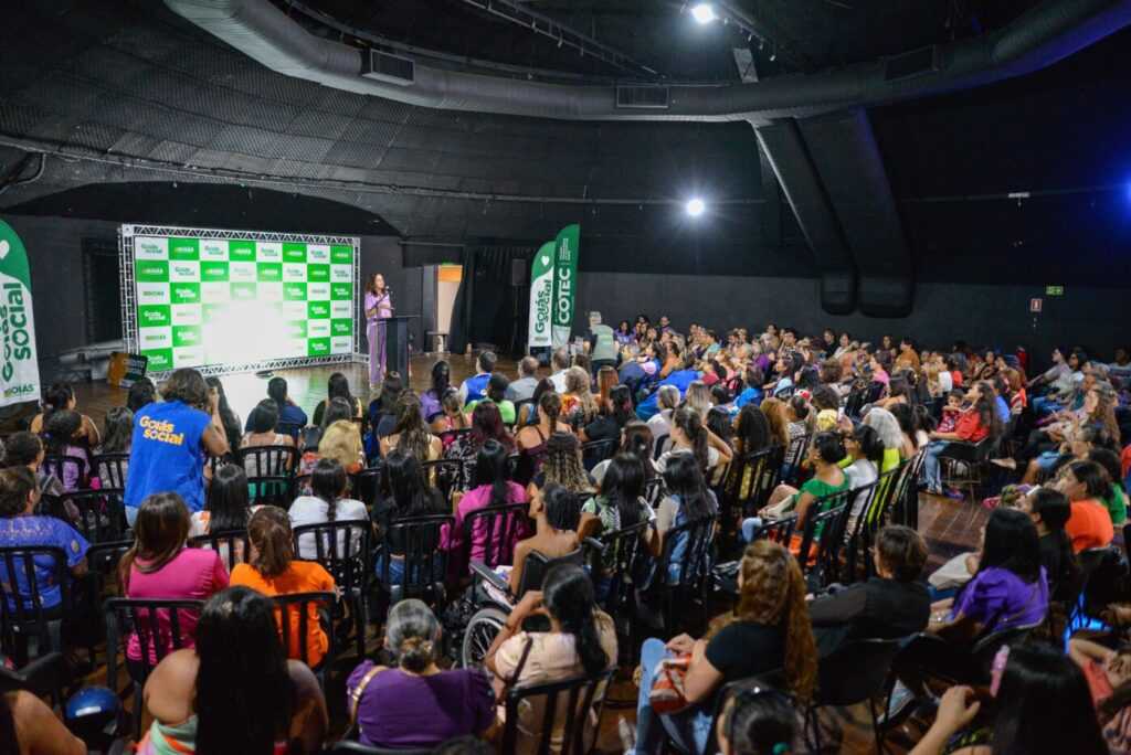 governo-de-goias-entrega-beneficios-da-primeira-edicao-do-goias-social-mulher