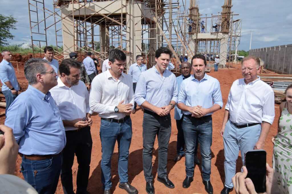 vilela-e-pedro-sales-assinam-autorizacao-para-licitacao-de-novo-eixo-viario-ate-a-go-020