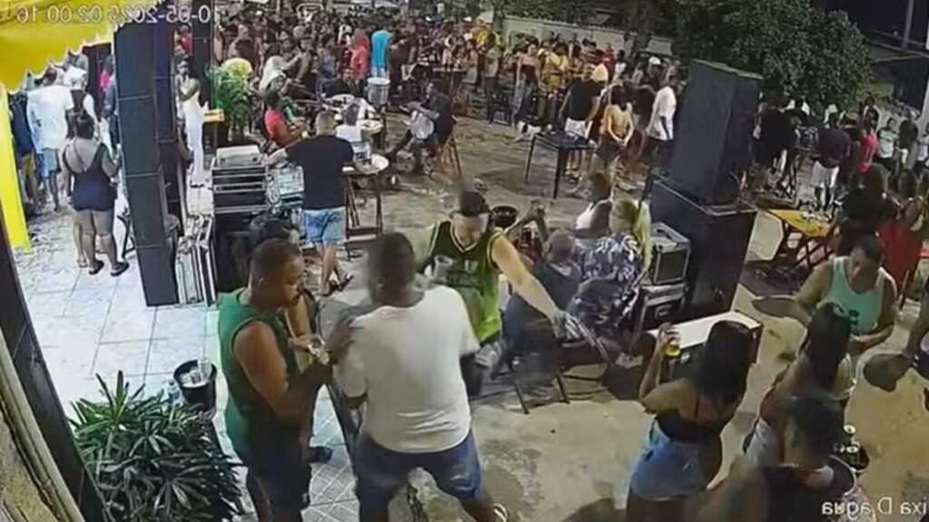 homem-e-morto-a-queima-roupa-em-bar-lotado-no-rio-de-janeiro;-video