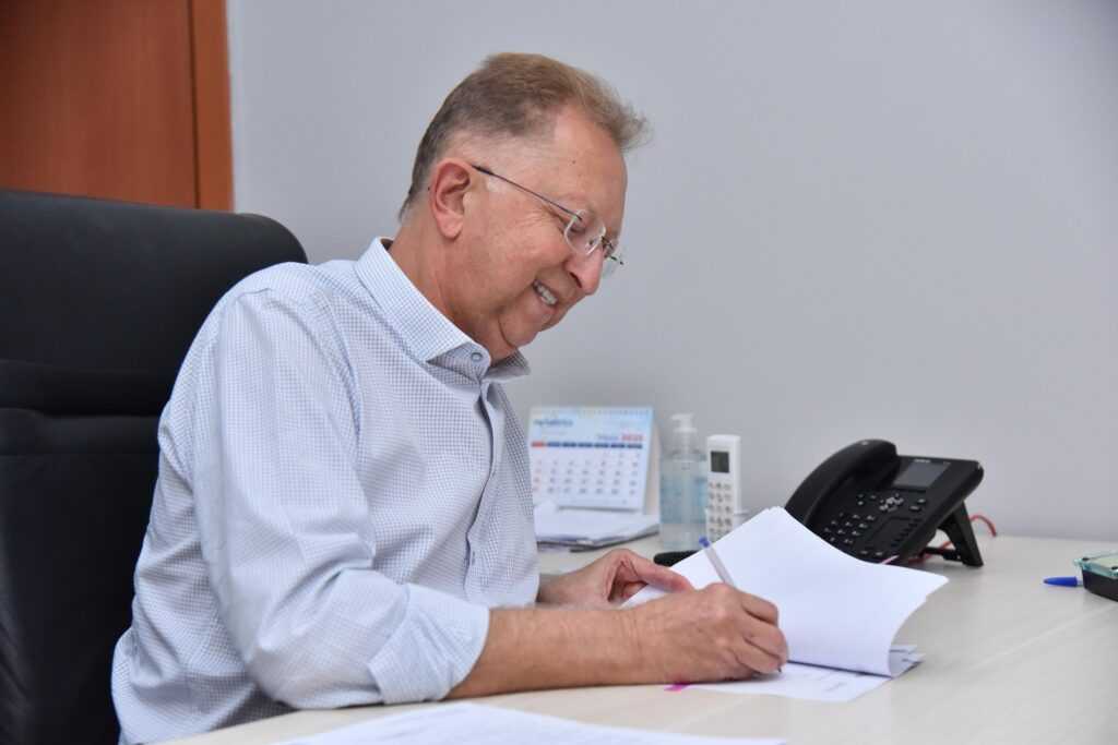 joao-campos-sanciona-aumento-do-piso-da-educacao