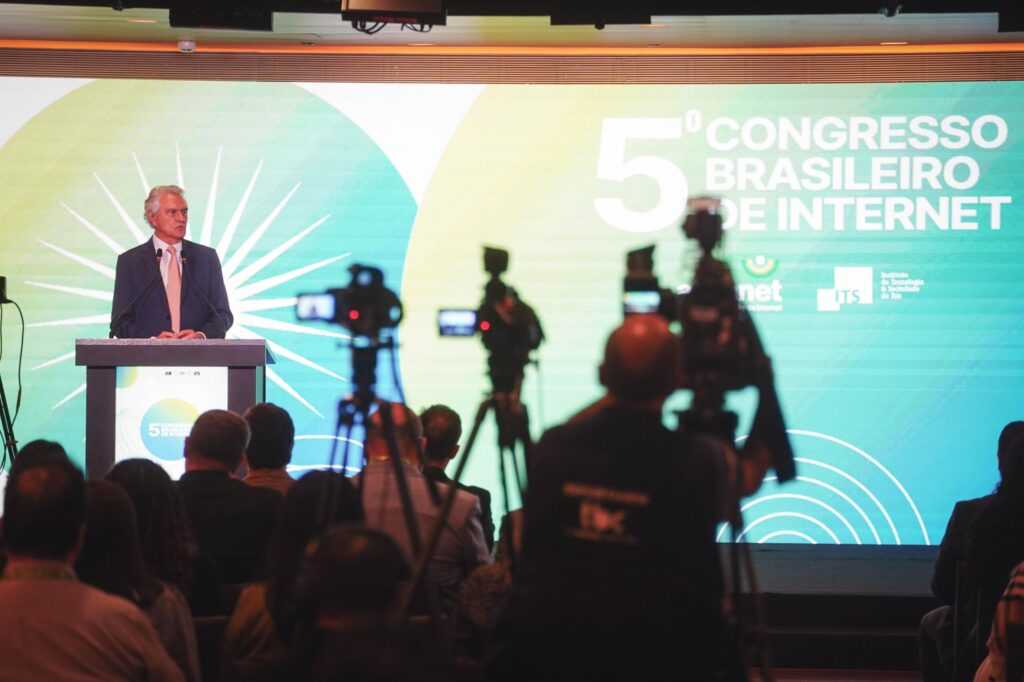 caiado-defende-regulacao-equilibrada-de-ia-e-destaca-protagonismo-de-goias