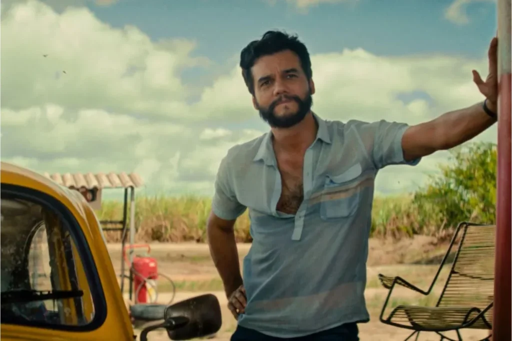 brasil-brilha-em-cannes:-wagner-moura-e-kleber-mendonca-fazem-historia-com-“o-agente-secreto”