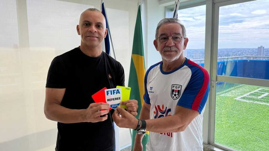 dupla-goiana-ira-apitar-jogo-que-definira-o-ultimo-clube-no-mundial-de-clubes