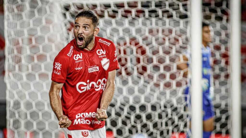 vila-nova-rescinde-com-meia-diego-torres-e-membro-da-comissao-tecnica