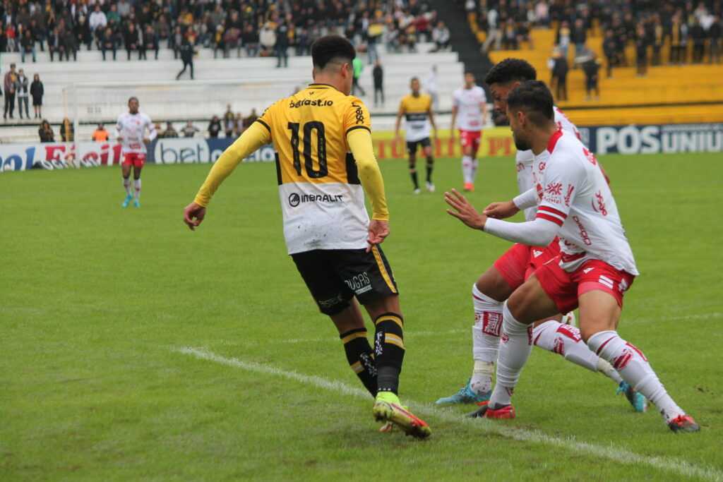derrota-deixa-o-vila-longe-do-g4.-brasil-pode-garantir-vaga-na-copa