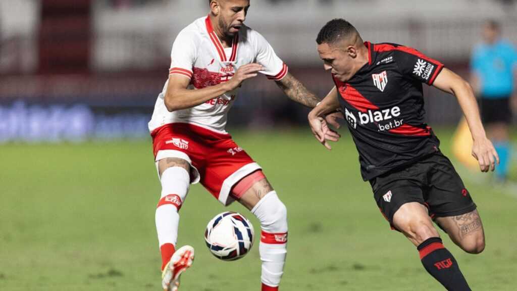 atletico-goianiense-vira-o-jogo-contra-o-crb-e-sobe-na-tabela-da-serie-b