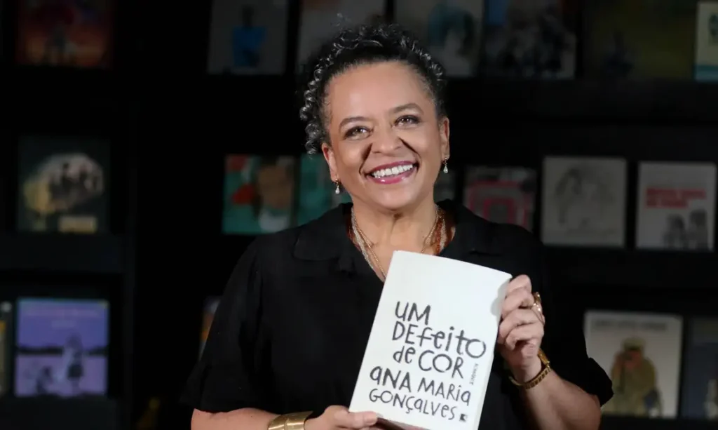 abl-elege-ana-maria-goncalves,-primeira-mulher-negra-a-virar-imortal