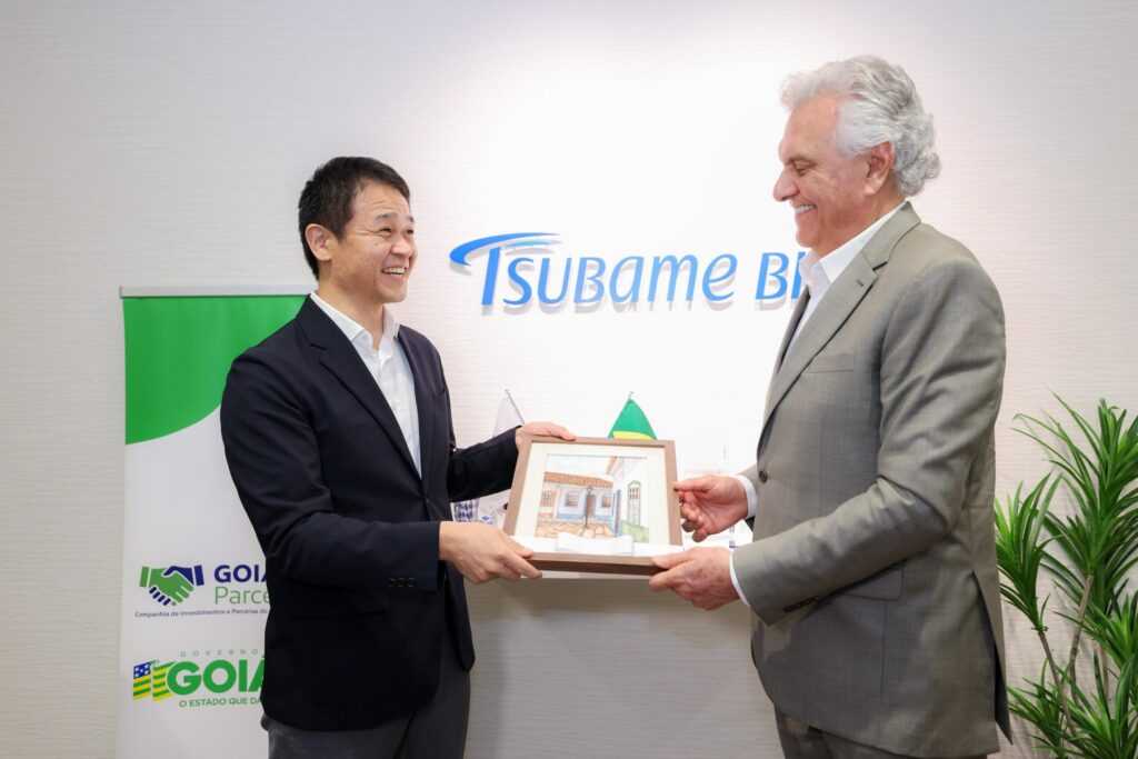 caiado-conhece-projeto-japones-para-producao-de-fertilizante-ecologico-em-goias