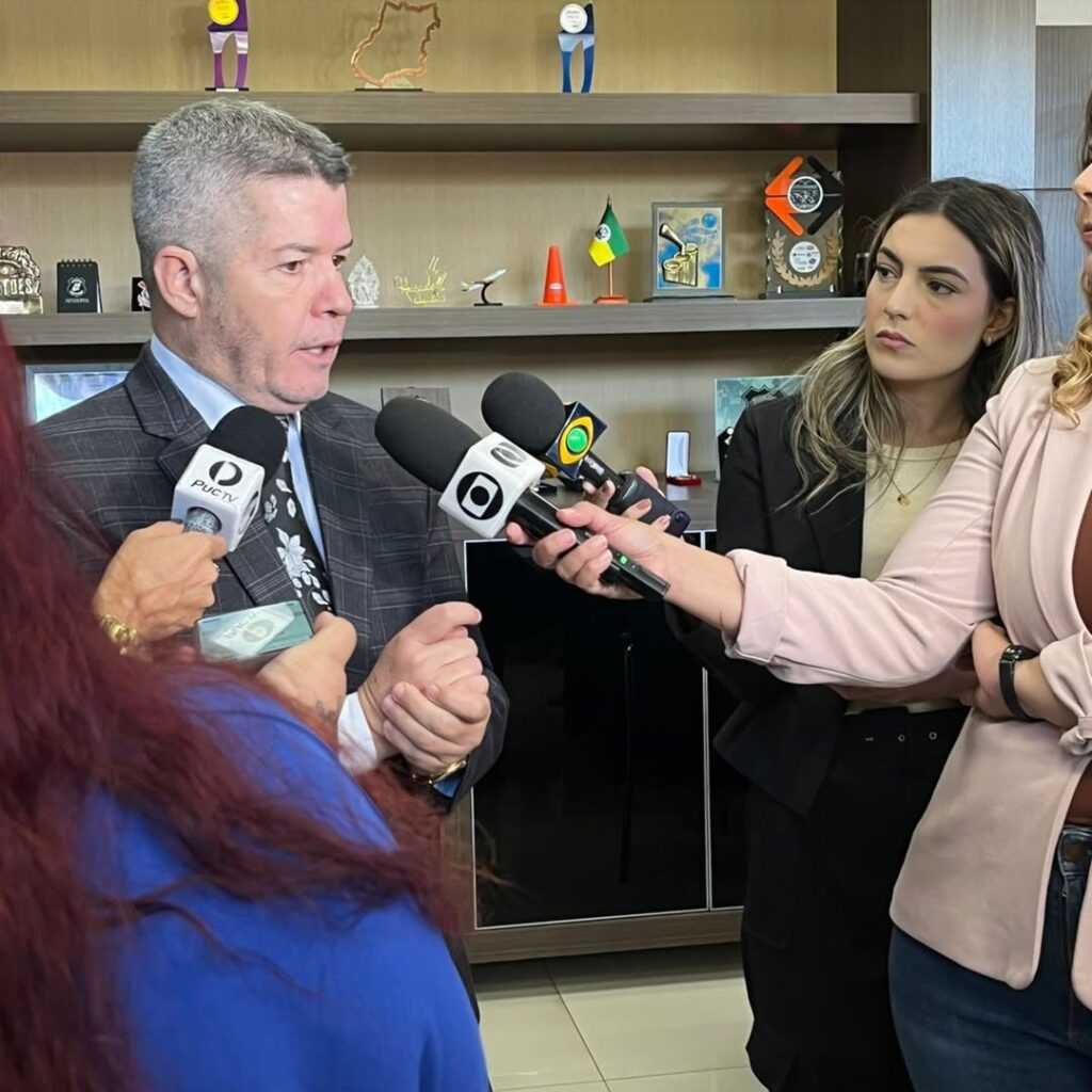 crise-entre-medicos-e-detran-go:-simego-reage-a-ameacas-de-punicao-feitas-por-delegado-waldir