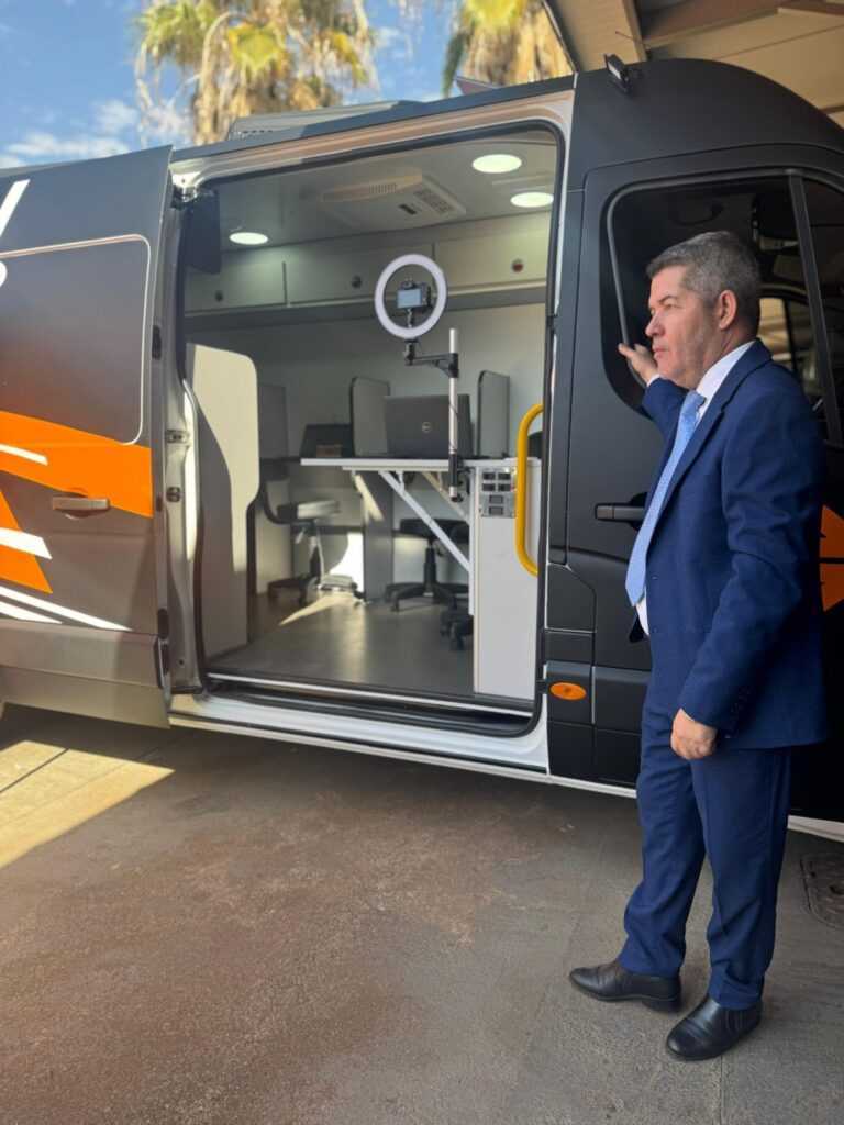 detran-leva-provas-teoricas-a-cidades-de-goias-com-vans-adaptadas