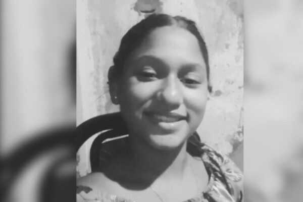 Moça de 11 anos foi espancada em escola por se recusar a “ficar” com colega menina-de-11-anos-foi-espancada-em-escola-por-se-recusar-a-“ficar”-com-colega