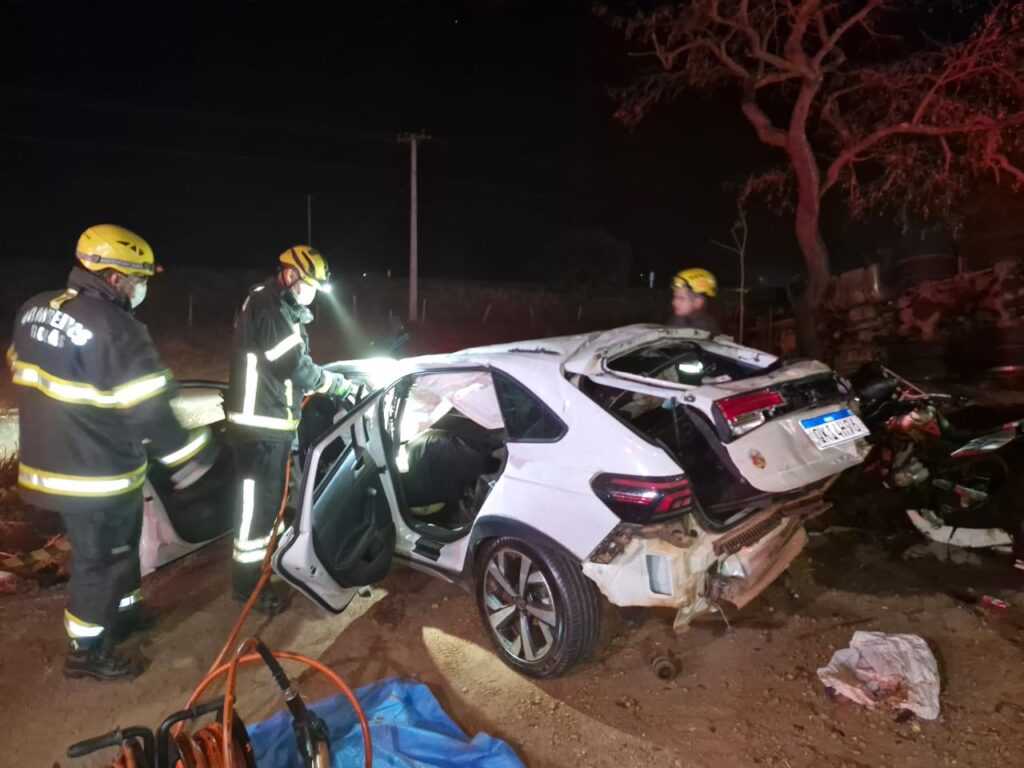 grave-acidente-na-br-153-em-campinorte-deixa-oito-mortos