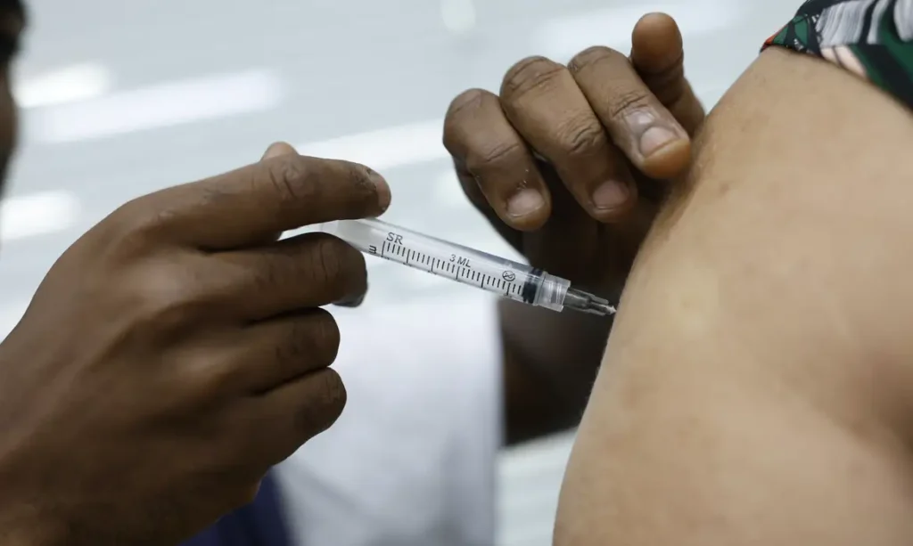 aumentam-internacoes-por-influenza-a-e-covid-em-goias-e-no-distrito-federal