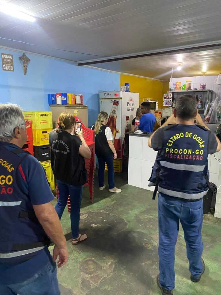 governo-autua-19-estabelecimentos-em-operacao-para-combater-falsificacao-de-bebidas