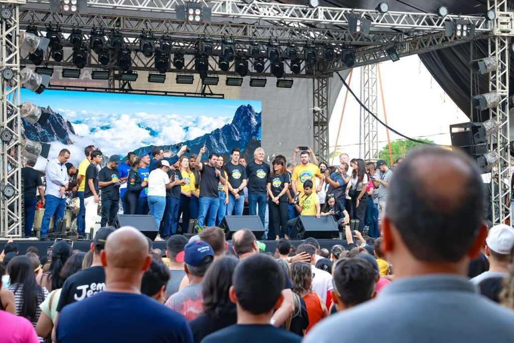 em-anapolis,-caiado-e-gracinha-prestigiam-marcha-para-jesus-2025