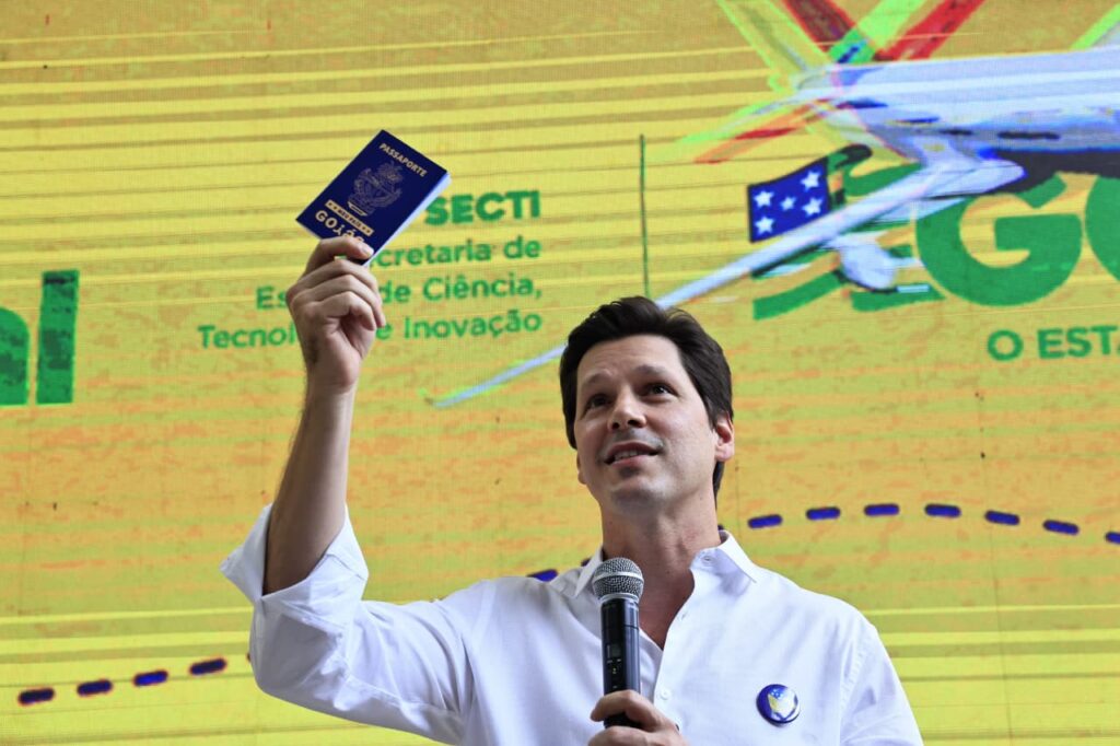 “goias-mira-o-mundo-com-programa-que-leva-talentos-ao-exterior”,-diz-daniel-vilela