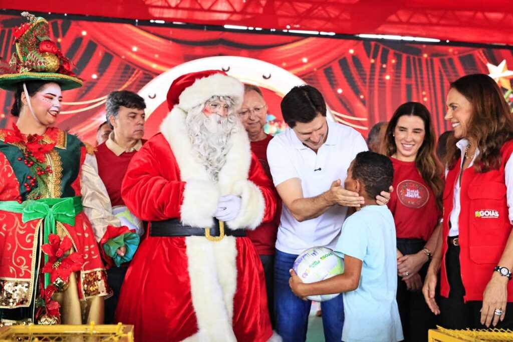 natal-do-bem:-27-mil-brinquedos-sao-entregues-em-aparecida
