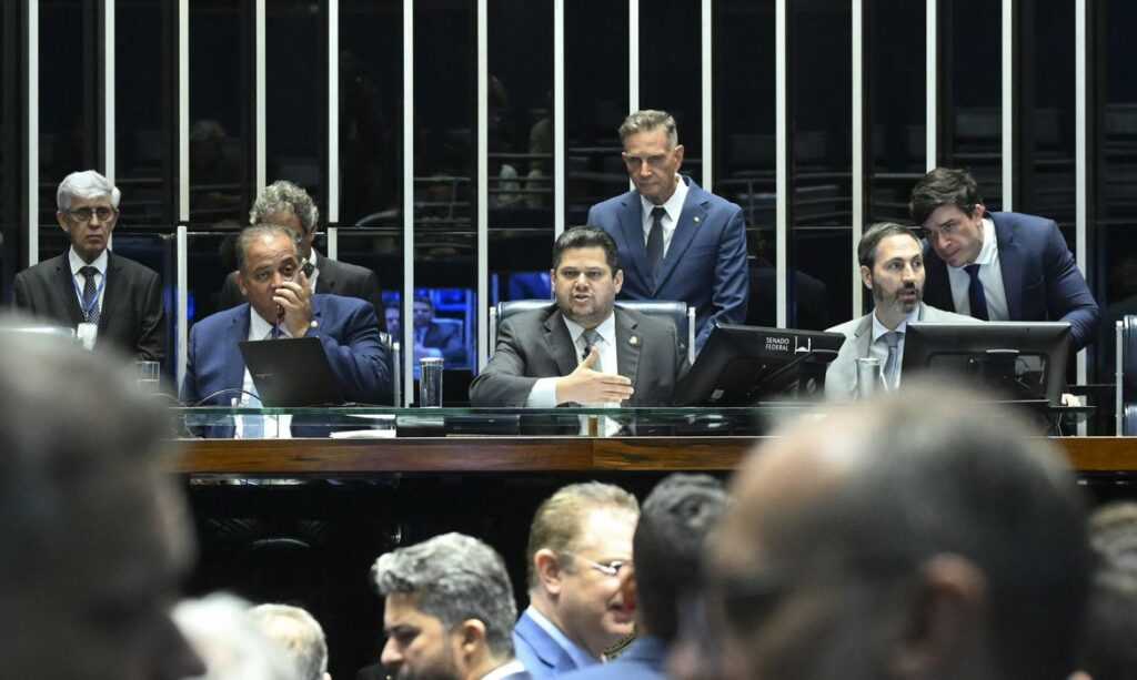 senado-aprova-reducao-da-pena-de-condenados-pelo-8/1-e-trama-golpista