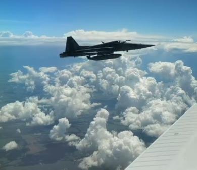 “parecia-cena-de-filme”:-voo-para-anapolis-e-interceptado-por-caca-da-fab;-video