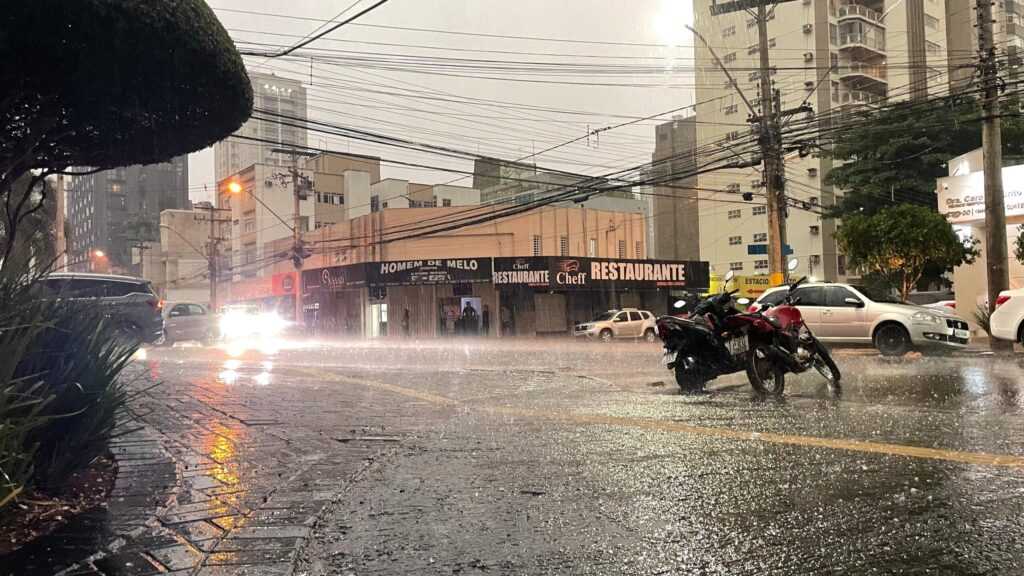 ultimo-dia-de-2026-tem-alerta-para-tempestades-com-raios-e-granizo