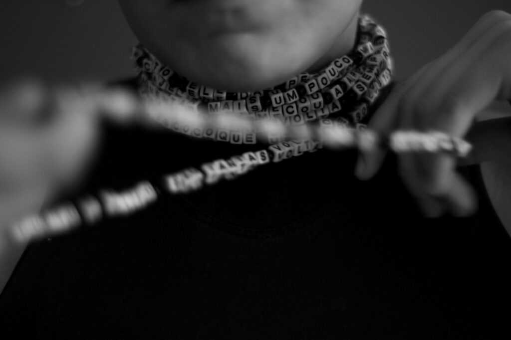 vila-cultural-cora-coralina-abre-exposicao-“aquilo-que-fica-e-outros-fantasmas”