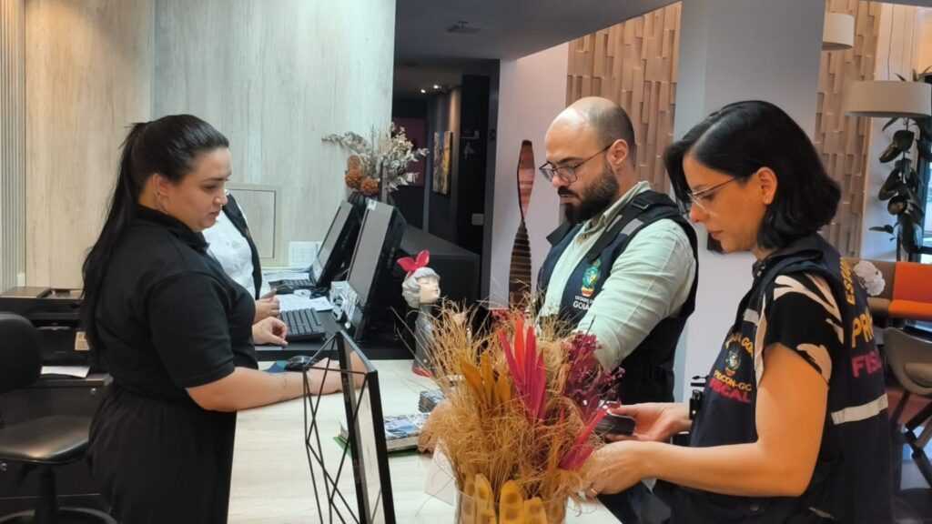 motogp-em-goiania:-procon-realiza-acao-educativa-em-bares,-hoteis-e-restarantes