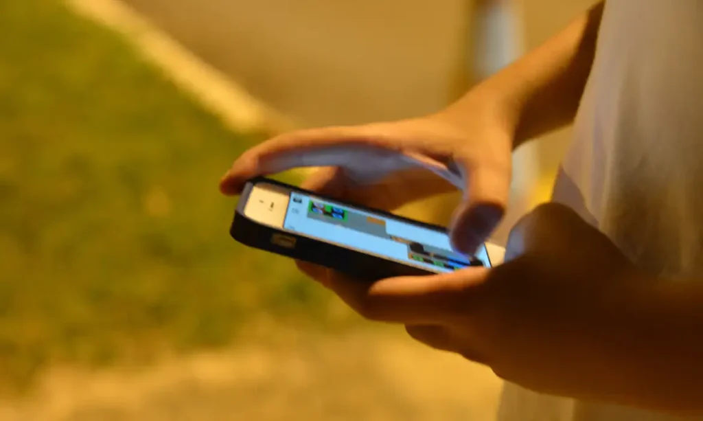 rolagem-infinita-sera-proibida-ao-publico-infantil-nas-redes