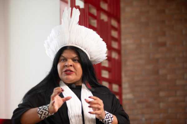 apos-mal-estar,-sonia-guajajara-apresenta-melhora-e-segue-sem-febre