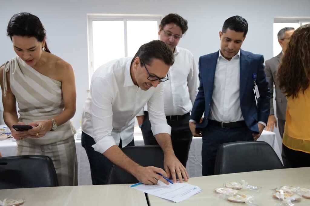 vilela-firma-acordo-com-a-ufg-no-hmap,-amplia-formacao-medica-e-reforca-atendimento-em-aparecida