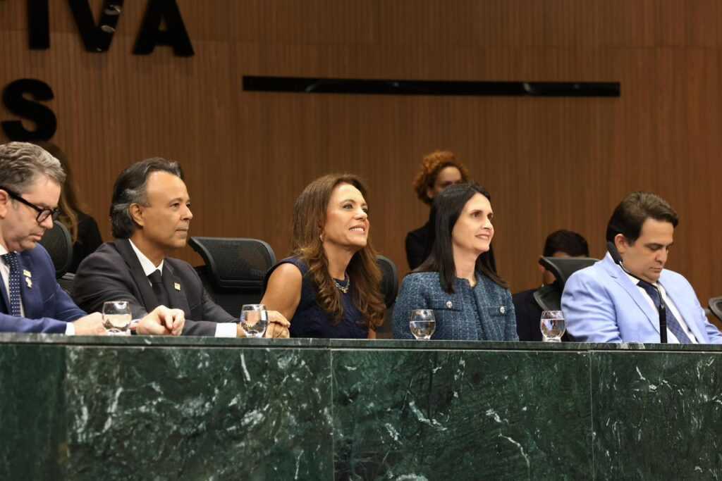 gracinha-caiado-destaca-atuacao-de-servidores-no-goias-social-em-sessao-de-homenagem-na-alego