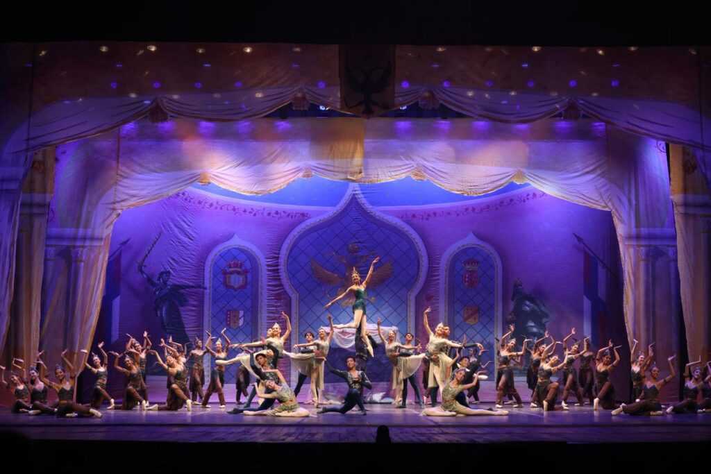 bale-do-basileu-franca-abre-maior-festival-de-danca-do-mundo-em-joinville