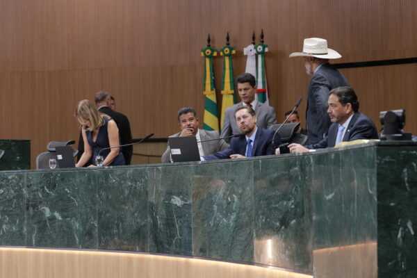 plenario-derruba-veto-ao-plano-de-carreira-dos-servidores-da-casa