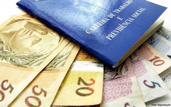 fim-da-escala-6×1-passa-na-ccj-e-divide-politicos-goianos