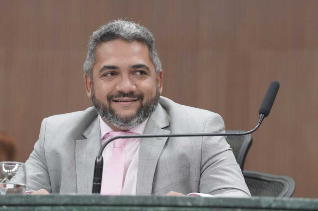 Julio Pina pede licença, e suplente de Porangatu assumirá cadeira no Legislativo julio-pina-solicita-licenca,-e-suplente-de-porangatu-assumira-cadeira-no-legislativo