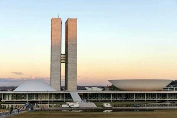 “mes-de-sao-joao”-esvazia-congresso-na-pre-campanha-e-ameaca-votacoes