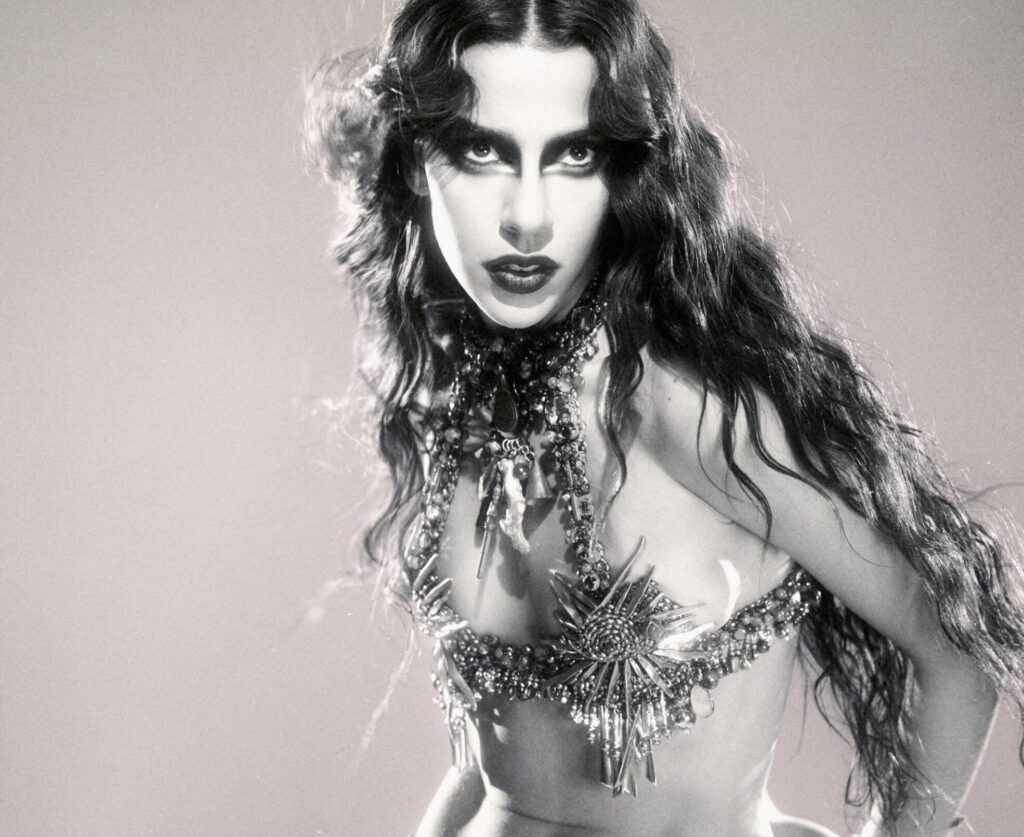 marina-sena-leva-show-imersivo-ao-copa-experience-e-transforma-goiania-em-palco-sensorial