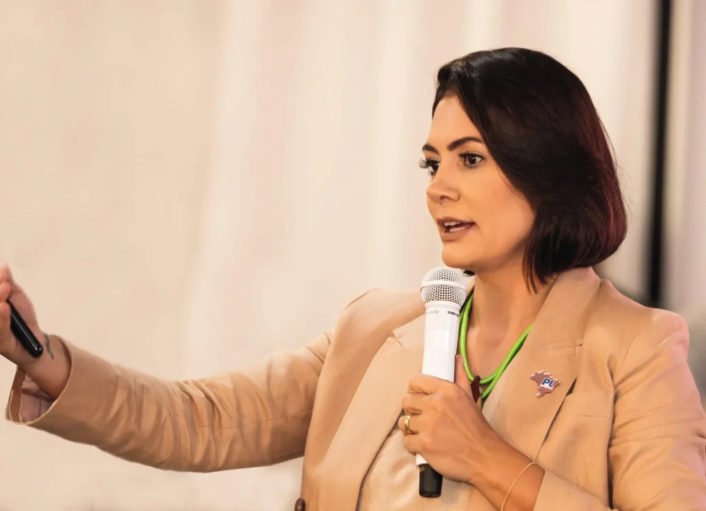 michelle-bolsonaro-se-afasta-do-comando-do-pl-mulher-para-acompanhar-saude-de-jair-bolsonaro