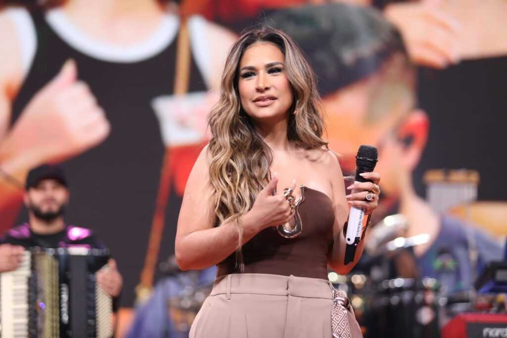 simone-mendes-e-processada-em-r$-1,3-milhao-apos-muro-atingir-casa-de-guitarrista-do-tihuana
