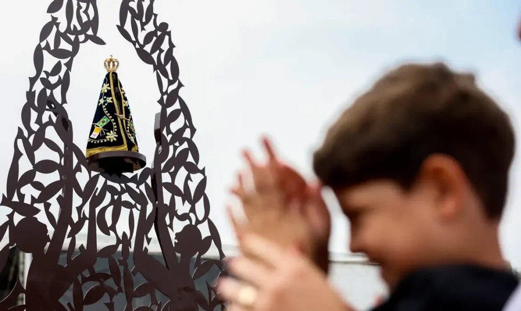 Três pescadores e uma imagem: como iniciou a devoção a Nossa Senhora Aparecida tres-pescadores-e-uma-imagem:-como-comecou-a-devocao-a-nossa-senhora-aparecida