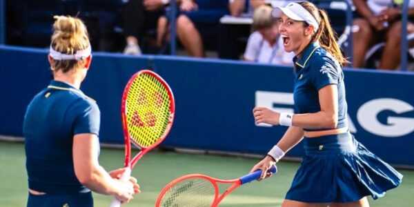 De olho na chefia: dupla de Stefani vence estreia no WTA de Wuhan de-olho-na-lideranca:-dupla-de-stefani-vence-estreia-no-wta-de-wuhan