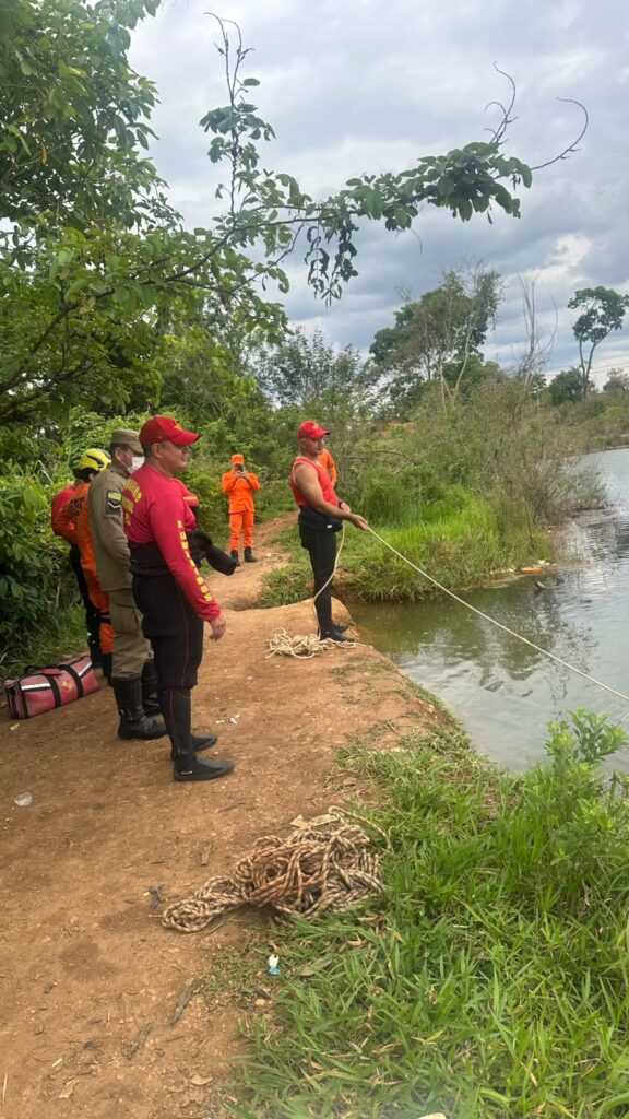 Bombeiros encontram corpo de homem em lago da Saneago, em Goiânia bombeiros-encontram-corpo-de-homem-em-lago-da-saneago,-em-goiania