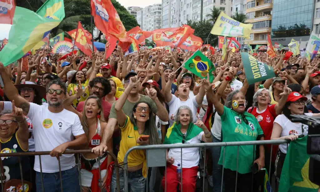atos-em-defesa-da-democracia-e-de-lula-reunem-milhares-de-pessoas-no-rio-e-em-brasilia